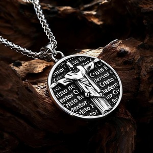 yunnique Collier pendentif Sauveur en acier inoxydable pour homme, avec breloque croix religieuse ronde, bijou de foi, cadeau pour lui - Product Image 3