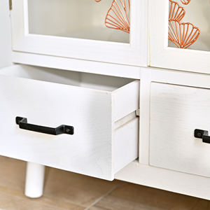 Armoire de rangement moderne de style ferme en bois blanc faite à la main ART NEST avec 3 tiroirs et portes en verre pour le salon et la salle à manger - Product Image 6