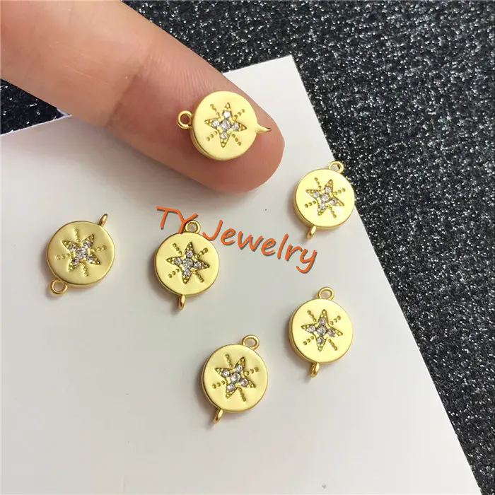 Dainty Cz Micro Pave Goud North Star Op Ronde Coin Charms, Gold Charm