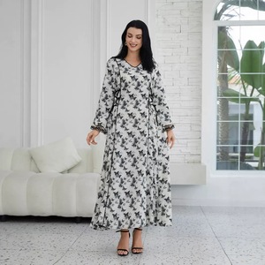 Robe longue modeste pour femmes musulmanes, en polyester de luxe, à motifs floraux brodés, style moyen-oriental, abaya, robe bohème - Product Image 3