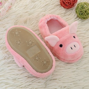 Nuove Pantofole in Peluche per Bambini 1-6 Anni, Calde Pantofole Invernali a Forma di Maialino con Tallone - Product Image 4