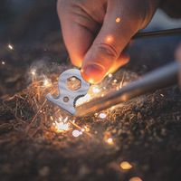Outil grattoir multifonction portable en acier inoxydable argenté, étanche, pour la survie en plein air, le camping et le démarrage de feu