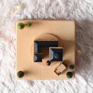 Caja de música de madera de campanario de árbol sólido de alta calidad para Navidad Regalos de madera de San Valentín Decoraciones - Product Image 4