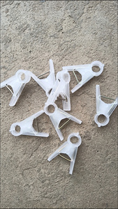 Clips de jardinage verts doux pour soutenir ou redresser les tiges, les caules et les vigneux des plantes et fleurs - Product Image 3