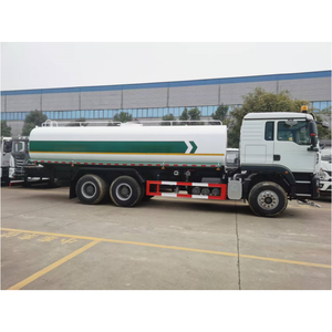 Camión Cisterna de Doble Eje Trasero Sinotruk HOWO con Cañón de Agua Electrónico, 6X4, Diésel, Transmisión Manual - Product Image 1