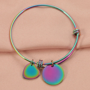 Brazalete Circular con Corazón Retráctil YiLove para Mujer, Chapado en Oro de 18K, Acero Inoxidable, Moderno, Grabado Láser con Mensaje de Amor y <span class=keywords><strong>Amistad</strong></span> - Product Image 2