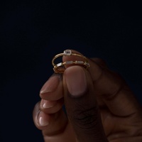 18 Ayar Sarı Altın Bezel İşlemeli Zümrüt Kesim Laboratuvar Üretimi Elmas Yüzük OEM Özel Ölçü Taşlı Kadın Minimalist Söz Yüzüğü İnce İşçilikli Mücevher