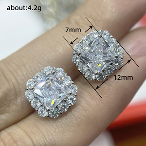 Orecchini a Perno Quadrati Piccoli per Donne, Accessorio Semplice per Uso Quotidiano, Gioiello di Moda per Outfit - Product Image 4