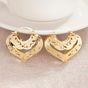 Pendientes de aro con forma de corazón dorado para mujer, estilo bohemio, joyería de moda de aleación, pendientes chapados en oro - Product Image 4