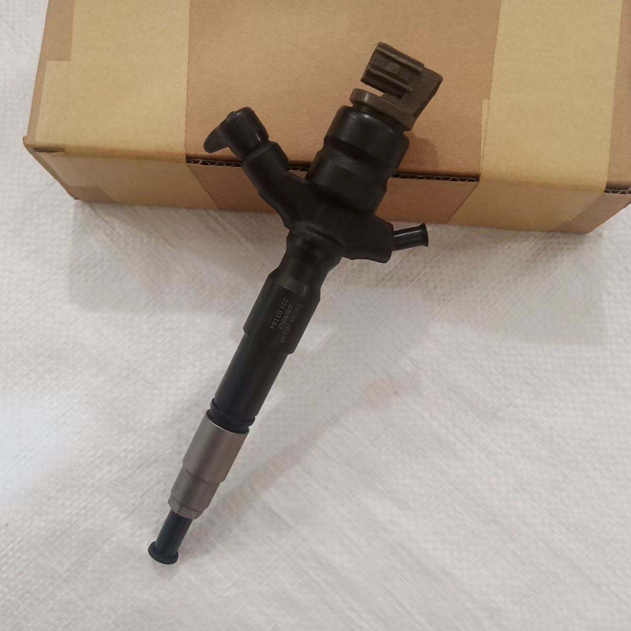 Injector 23670-30440 Common Rail Diesel Fuel Injector 23670-39435 295900-0250 23670-30440 for TOYOTA