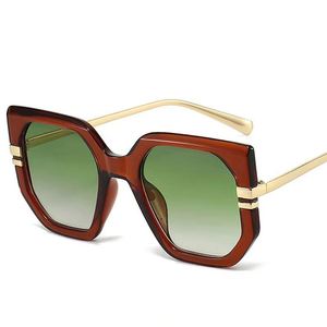 Gafas de Sol Cuadradas Extra Grandes de Aleación con Logotipo Personalizado 2025, Lentes Transparentes con Degradado Oceánico Retro, Protección UV400 para Hombre y Mujer - Product Image 1