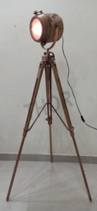 Lampe de sol décorative en cuivre et bois de style nautique, magnifique projecteur de studio, trépied brun, pour la maison et le bureau - Product Image 4