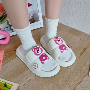 Zapatillas de mujer concisas a la moda, zapatillas de baño ligeras planas para el hogar de verano, toboganes de Interior para mujer de masaje cómodo - Product Image 5