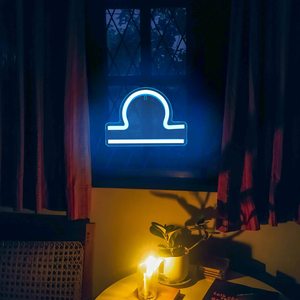 Insegna LED Neon con Simbolo Zodiacale Bilancia per Appassionati di Astrologia/Spiritualità, Ideale per Camera da Letto, Sala Meditazione e Decorazione Murale Spirituale - Product Image 6