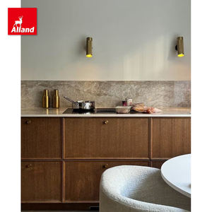 Armoires de cuisine Alland personnalisées en noyer noir, style shaker fin, finition en <span class=keywords><strong>bois</strong></span> brun grainé teinté, avec étagères ouvrables - Product Image 2