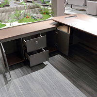 Bureau de direction moderne de luxe avec chargeur sans fil et éclairage LED, grand bureau en forme de L pour les cadres