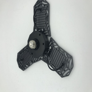 Projecteur LED de sécurité déformable 60W à capteur PIR 360° pour garage, éclairage de plafond super lumineux - Product Image 3