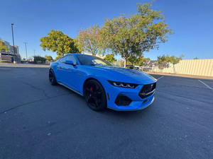 Voitures propres d'occasion 2024 <span class=keywords><strong>Ford</strong></span> <span class=keywords><strong>Mustang</strong></span> GT Premium Coupé 2D prêtes à être expédiées - Product Image 2