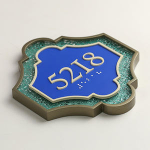 Plaque de numéro de maison en bronze personnalisée pour l'identification du nom et de l'adresse de la maison Plaque de porte moderne en aluminium pour hôtels et appartements - Product Image 3