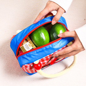 Linda Bolsa de Almuerzo Aislada y Portátil, Material de Poliéster, Diseño de Dibujos Animados con Hielo, Regalo para Trabajadores de Oficina - Product Image 4