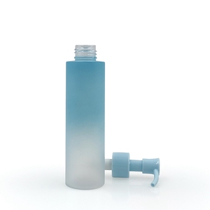 Bouteille en plastique PET mate dégradée bleu et blanc personnalisée de 80 ml à 180 ml avec anneau de verrouillage et pompe bleue pour maquillage, huile, lotion, <span class=keywords><strong>shampoing</strong></span> - Product Image 5