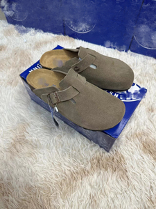 Article populaire : Sandales de plage plates rétro Birkentocks en cuir de luxe et liège avec double boucle, semelle intérieure en EVA souple, caractéristiques de sabots Birkentocks - Product Image 4