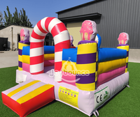 Structure gonflable personnalisée en forme de bonbon pour enfants, idéale pour les événements extérieurs, les parcs d'attractions et les locations commerciales.