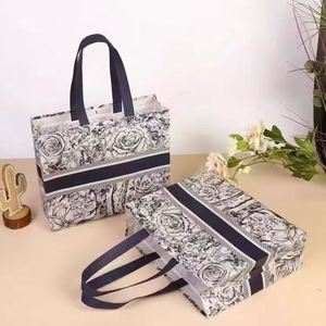 Bolsas de Compras y Bolsas de Viaje Personalizadas de Tela No Tejida con Logotipos - Product Image 1