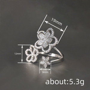 Anello Aperto a Tre Fiori per Donne, Gioiello Elegante e Scintillante per le Dita - Product Image 5