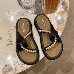 รองเท้าแตะแฟชั่นผู้หญิงแบบใหม่สำหรับฤดูร้อน สไตล์หวานๆ ใส่ได้ทั้งในบ้านและนอกบ้าน กันลื่น ประดับมุก ดีไซน์สบายๆ เหมาะสำหรับไปเที่ยวทะเล รับสั่งทำได้ - Product Image 6