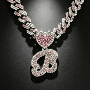 Collar <span class=keywords><strong>de</strong></span> Moda con Colgante <span class=keywords><strong>de</strong></span> Letra Cursiva A-Z en Forma <span class=keywords><strong>de</strong></span> Corazón Rosa Helado, Aleación con Circonitas Rosa-Blanco, Cadena Cubana Bicolor, Estilo Hip Hop Bling, Regalo para Fiesta - Product Image 1