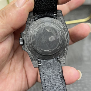 Reloj Mecánico para Hombre con Carcasa de Fibra de Carbono, Edición Personalizada - Diseño Único con Patrón de Fibra de Carbono - Product Image 4