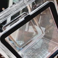Boîte d'élevage en acrylique à air comprimé avec grille en acier inoxydable pour l'isolation des alevins d'aquarium, la ponte des crevettes et l'éclosion