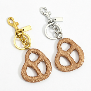 Porte-clés LED en forme de bretzel avec breloque scintillante, mousqueton tendance, design métallique, ton argenté et doré, style luxe léger, cadeau promotionnel - Product Image 1
