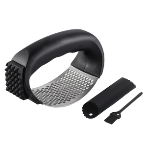 Prensa de Ajo de Acero Inoxidable al por Mayor con Pelador, Cepillo de Limpieza, Set de Balancín y Picador para Trituración sin Esfuerzo - Product Image 5