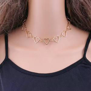 Collar hueco en forma de corazón para mujer, aleación de zinc, joyería de moda, regalo para ocasiones, estilo simple y dulce - Product Image 1