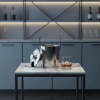 Seau à glace |   pour jusqu'à 30 glaçons |   Refroidisseur à glace à double paroi en acier inoxydable avec couvercle à pinces |   Capacité de 1,3 L | |   Fabriqué en Chine