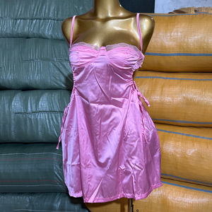 ขายส่งเสื้อผ้าแบรนด์ใหม่ กางเกงยีนส์ ชุดนอน เสื้อผ้าจำนวนมากสำหรับผู้หญิงและเด็ก เสื้อเบลาส์ เสื้อผ้ามัดรวม ผู้จัดจำหน่ายโดยตรงจากจีน - Product Image 6