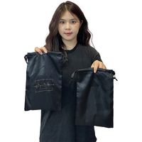 Sac à poussière en satin de soie imprimé de luxe personnalisé avec cordon de serrage pour sac à main en tissu, chaussures, sous-vêtements, casquette, sèche-cheveux, emballage, sacs cadeaux