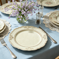 Assiettes de présentation de luxe dorées Wojia 13 pouces, bord festonné perlé, revêtement poudré, assiette en plastique gaufré pour décoration de table de mariage et de banquet