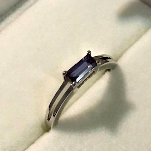 Bague Alexandrite, Argent Massif Taille Baguette, Bague Pierre de Naissance de Juin, Argent Sterling, Bague de Fiançailles Solitaire, Bijoux Faits Main - Product Image 1