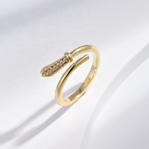 Anillo de latón personalizado moderno con baño de oro de 18 quilates, unisex, estilo hip hop, con circonita cúbica, ajustable, con piedra natural de mariposa, para mujer. - Product Image 1
