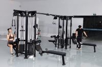 Station d'entraînement fonctionnel multifonctionnelle en acier commercial, 8 postes, pour exercices croisés hauts et bas, écologique