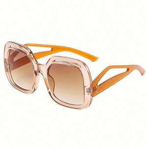Nouvelles Lunettes de Soleil Carrées Surdimensionnées Rétro à Monture Creuse et Verres Dégradés pour Femme – Collection 2022 - Product Image 6