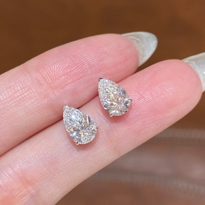 เครื่องประดับเพชร Aazuo 18K เพชรเลี้ยงในห้องปฏิบัติการ ดีไซน์คลาสสิก รูปทรงต่างๆ ตัวเรือนแบบกรงเล็บ 2.0 กะรัต ต่างหูแบบติดหู 1 คู่ ของขวัญสำหรับผู้หญิง สวมใส่ได้ทุกวัน - Product Image 4