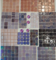 Carrelage de mosaïque en verre Iridium 4mm d'épaisseur Mosaïque de conception moderne pour hôtels piscines salles de bain et extérieur