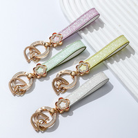 Porte-clés floral de luxe incrusté de diamants, accessoires pour sacs à main pour femmes, cadeau créatif personnalisé, pendentif en métal pour clés de voiture