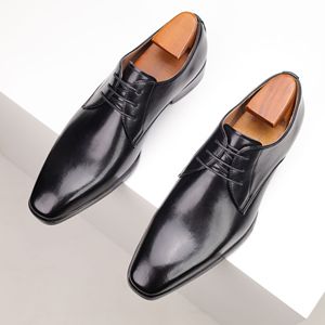 Nouvelles chaussures habillées en cuir Oxford pour hommes, fabriquées à la main, de style britannique décontracté et luxueux, bout pointu, à enfiler, pour mariage et bureau professionnel - Product Image 1