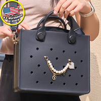Stock américain Sac fourre-tout en EVA imperméable avec poignée pour femme Sac léger pour le travail Sac décoratif de voyage Sacs à main à breloques