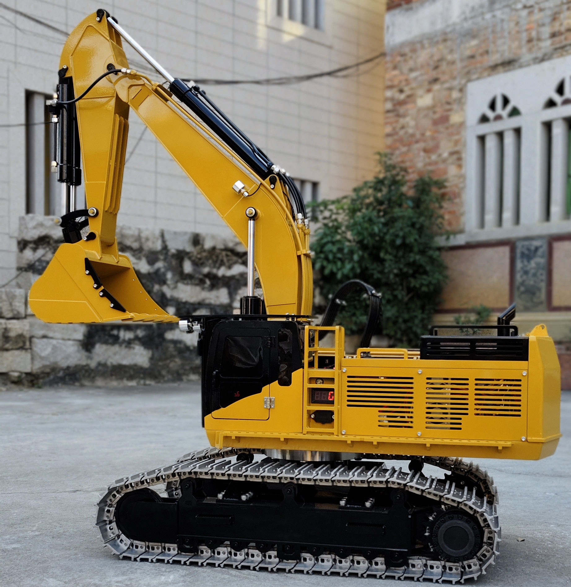 RC Cat Excavator - 1/8 Scale Remote Control Excavator Toy